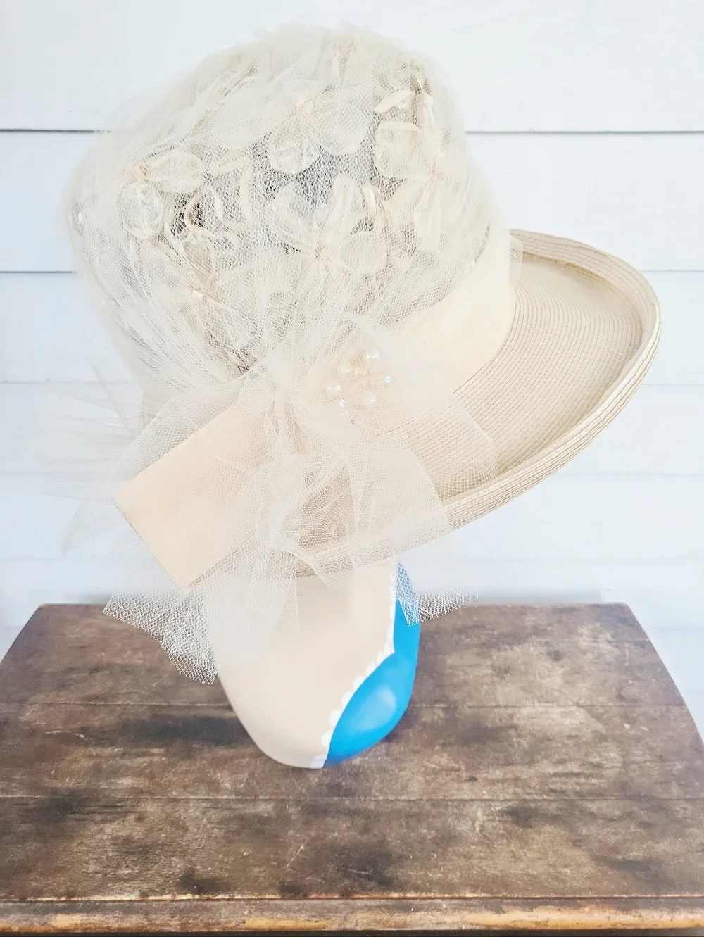 Vintage 60's Beige Floral Tulle Brim Cloche Hat ~Kentucky Derby~Garden Party - Picture 2 of 16